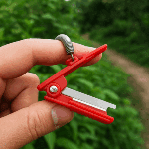 Easy Vegetable Harvesting Thumb Knife Tool